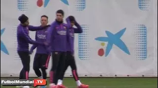 Luis Suárez se enfada y golpea a Mascherano por dura entrada | entrenamiento Barcelona 2015