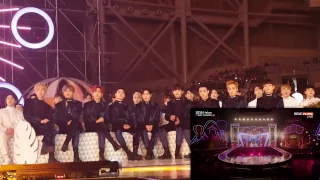161119 EXO reaction to TWICE Cheer Up/TT @ MMA 2016