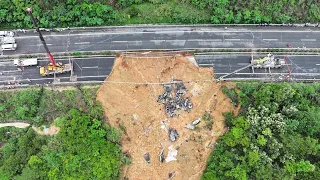 Live: Press conference on road collapse in south China's Guangdong