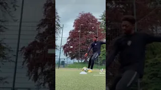 5 Tricks mit denen ihr jeden Verteidiger fertig macht❗️#fußball #tricks #1vs1