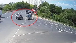 ДТП в Серпухове. Разворот на одном колесе на 180 градусов...17 июля 2018г.