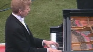 Van Cliburn performs rousing national anthem