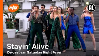 De cast van Saturday Night Fever - Stayin' Alive | MAX KONINGSDAG