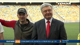 Петро Порошенко відвідав тренування військових на стадіоні "Олімпійський"