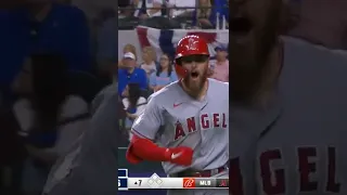 Jared Walsh hits a 2-run homer