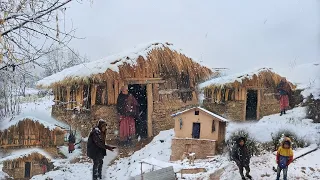 This is Himalayan Village Life || Nepal || Most Peaceful And Very Relaxing Life into the Snow