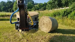 Mecalac 12 MXT hay bales heuballen verladen