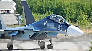 Взлёт пары Су-30СМ на форсаже и третий Су-35С - без. С выставки летят.