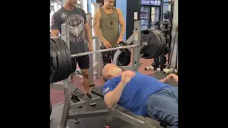 Fast rep 475lbs Bench Crazy Old Man