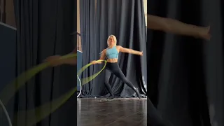 My new favorite hula hoop trick combo | #shorts #hulahoop #hooptricks