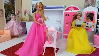 Two Barbie Dolls Are Going To The Party | Dolls and Toys