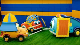 Машинки Мокас 🚕 Замок рыцарей 🚙 Развивающие мультфильмы для детей про машинки 🚗