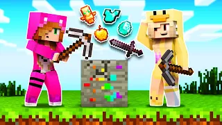 ¡Pasamos MINECRAFT pero los ORES SUELTAN ITEMS OP! 😱 con LYNA