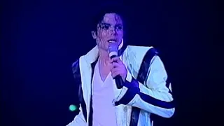 Michael Jackson - Thriller (Live HIStory Tour In Seoul) (Remastered)