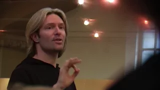 Eric Whitacre conducts Junges Vokalensemble Hannover, Germany (Rehearsal II: 15.1.2011)