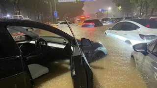 Century Black Rainstorm turns Hong Kong under water! Worst in 140 years, street become river