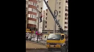 How to change a light bulb on a lamppost