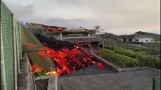 Al menos 100 casas destruidas tras erupción de volcán de La Palma