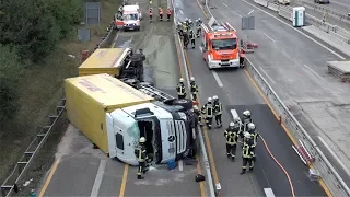 LKW UMGESTÜRZT - [Autobahn A8 blockiert] - FEUERWEHR STUTTGART im Einsatz - [E]