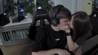 S1MPLE AND HIS GIRLFRIEND KISS