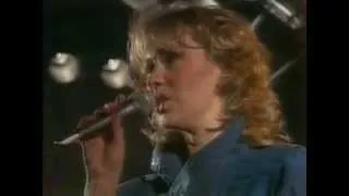 Agnetha Faltskog - Wrap your arms around me (The Heat Is On TV Special 1983)