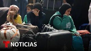 Miles de palestinos ruegan que les permitan cruzar a Egipto | Noticias Telemundo