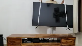 How to Lift a Big TV by Yourself - Samsung 55-inch TV