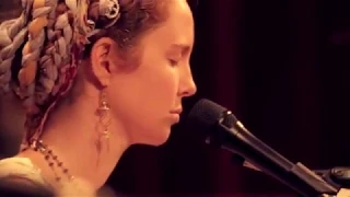 "Kiss the Earth" (La Luna) by Ajeet Kaur: Live in Amsterdam"