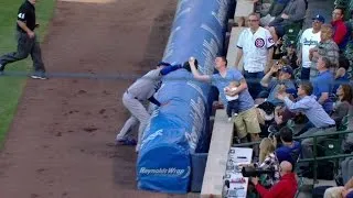 LAD@CHC: Dodgers win challenge on fan's catch