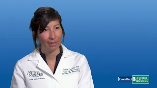 What are the symptoms of early stage laryngeal cancer? (Jennifer Bruening, MD)