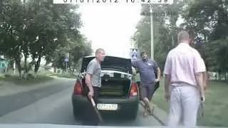 Russian Road Fight Axe vs Baseball Bat