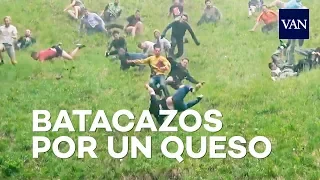 La loca carrera inglesa en la que para atrapar a un queso hay que deslomarse por una colina