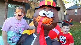 GIANT TURKEY in OUR HOUSE?! Aubrey and Caleb TRY CATCHING the THANKSGIVING TURKEY!