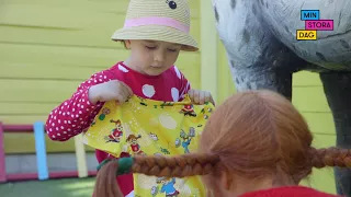 Isabella åker till Astrid Lindgrens Värld