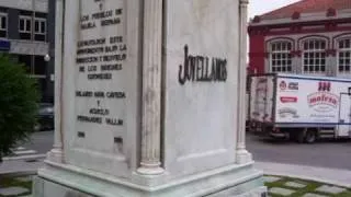 PLACE Gaspar Melchor de JOVELLANOS estatua en GIJÓN