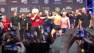 🇷🇺VS🇮🇪 КОНОР МАКГРЕГОР И ХАБИБ НУРМАГОМЕДОВ ЦЕРЕМОНИЯ ВЗВЕШИВАНИЯ UFC 229