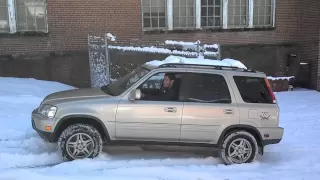 Honda CR-V in snow