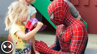 Spider-Man Surprises 400 Kids - Movie Costume with Muscle Suit