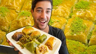 Turkish Street Food in Istanbul!! BAKLAVA HEAVEN + Street Food Tour in Türkiye Bazaar!