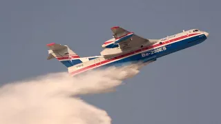 Russian Amphibious Beriev BE-200ES Drops Water in Dubai Airshow Flying Display – AINtv