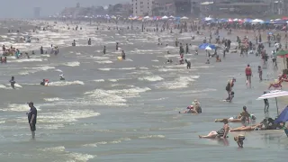 Visitors pack Galveston for 4th of July