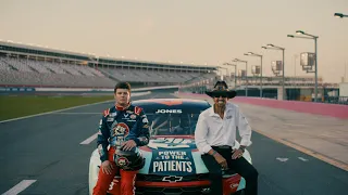 NASCAR: The Richard Petty #43 car, driven by Erik Jones, featuring Power to the Patients artwork