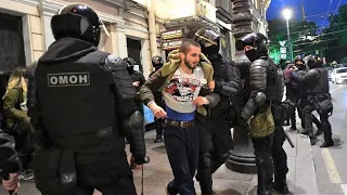 Russian Police Arrest War Protesters