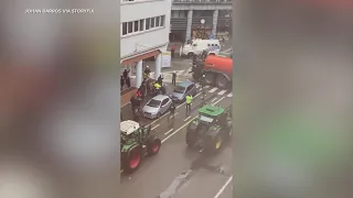 Manure 'slurry' sprayed onto Brussels street amid farmer protest