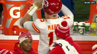 Patrick Mahomes limps after getting sacked & Chiefs miss game-tying field goal