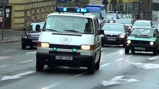 *broken siren - weird wail* Prague (CZ) state police patrol van responding [4.2014]