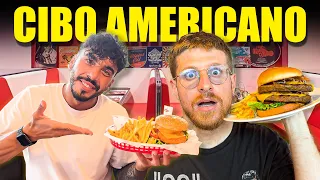 CI SFONDIAMO DI CIBO NEL FASTFOOD AMERICANO PIÙ BELLO D’ITALIA - DENTRO SEMBRA DI STARE IN UN FILM!