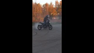 Yamaha MT09 stunt  Burnout  Drift  Akrapovic carbon exhaust no DB killer  baffle ride