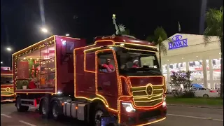 Caravana iluminada de Natal da Coca-cola traz emoção para Criciúma