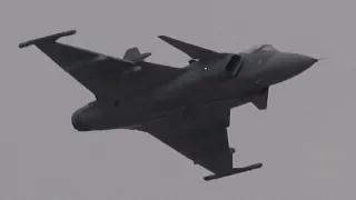 4Kᵁᴴᴰ Czech AF Saab 39 Gripen Solo Display with GREAT SOUNDING High Speed Pass @ RIAT 2018